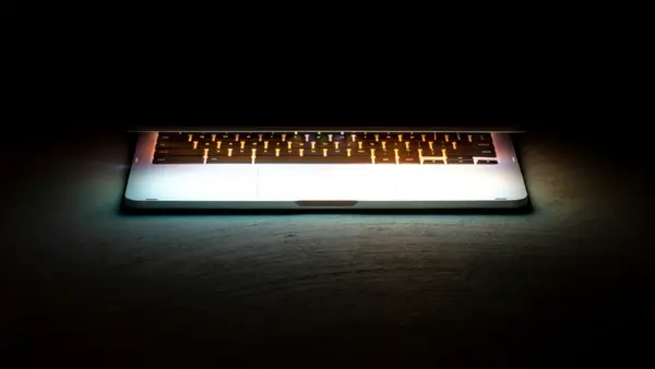 Menschen im Gespräch bei einem Netzwerktreffen